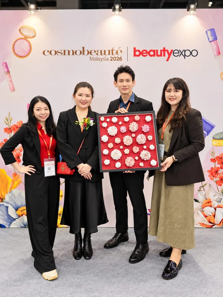 Serah Siew creating A Thousand Roses at Cosmobeauté Malaysia 2026